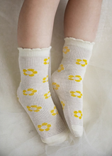 Load image into Gallery viewer, Summer Daisy Socks