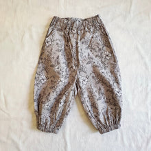 Load image into Gallery viewer, Ditsy Floral Barrel Leg Trousers