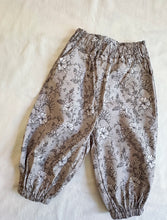 Load image into Gallery viewer, Ditsy Floral Barrel Leg Trousers