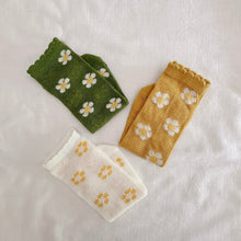 Load image into Gallery viewer, Summer Daisy Socks
