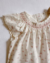 Load image into Gallery viewer, Blossom Flutter Sleeve Top
