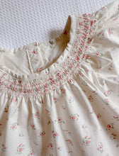 Load image into Gallery viewer, Blossom Flutter Sleeve Top
